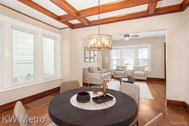 434 N Center St - Photo 4 of 32