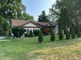 featured image of 4510 W Maple Rd