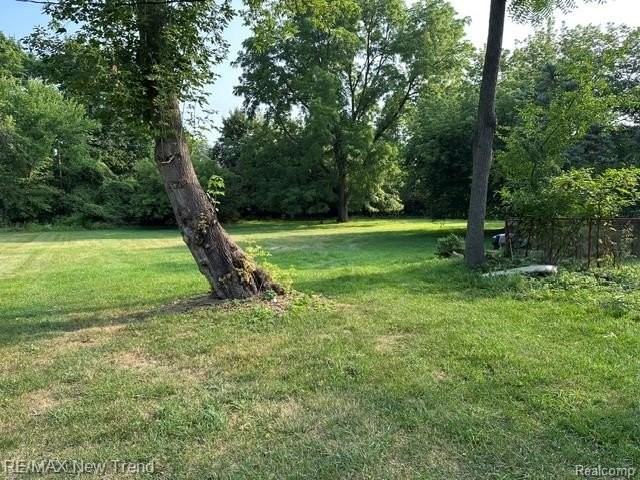 4510 W Maple Rd - Photo 2 of 13