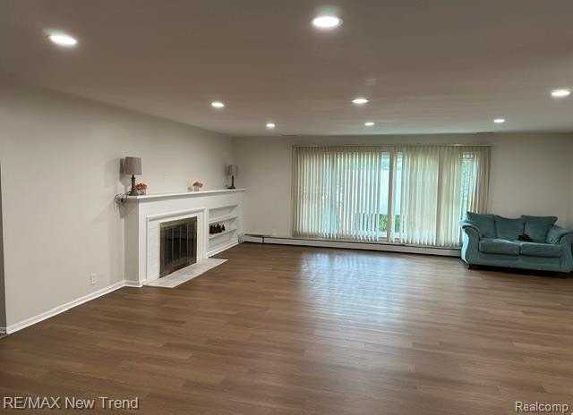 4510 W Maple Rd - Photo 4 of 13
