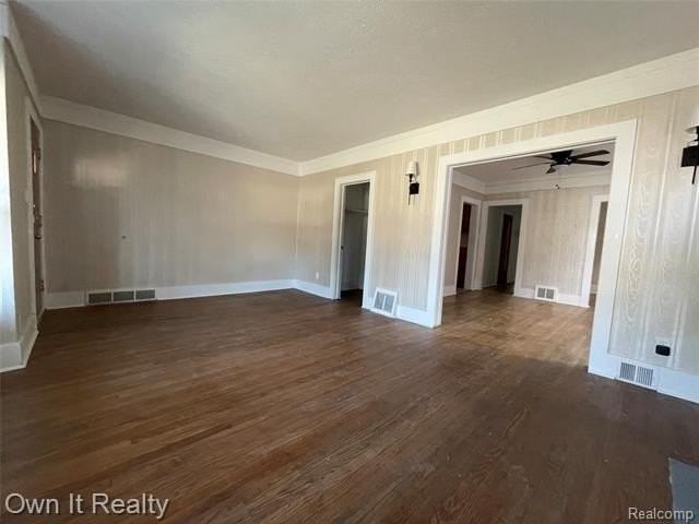 2490 Glendale St - Photo 3 of 13