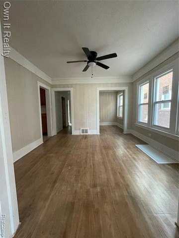 2490 Glendale St - Photo 4 of 13