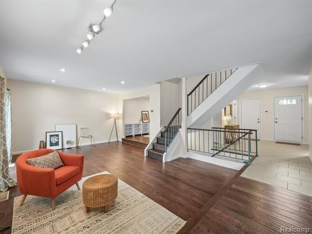 177 E Long Lake Rd - Photo 3 of 19