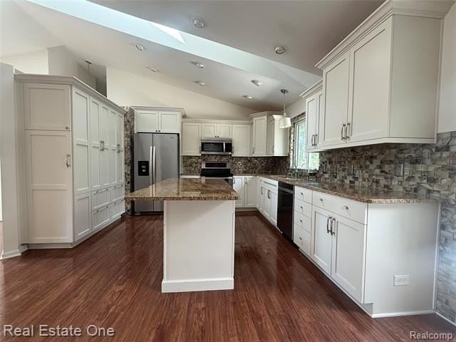 3068 Bridlewood Dr - Photo 6 of 26