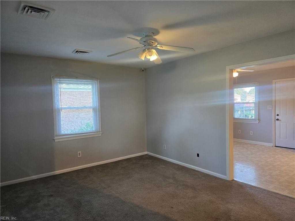 900 Bailey Pl - Photo 2 of 25