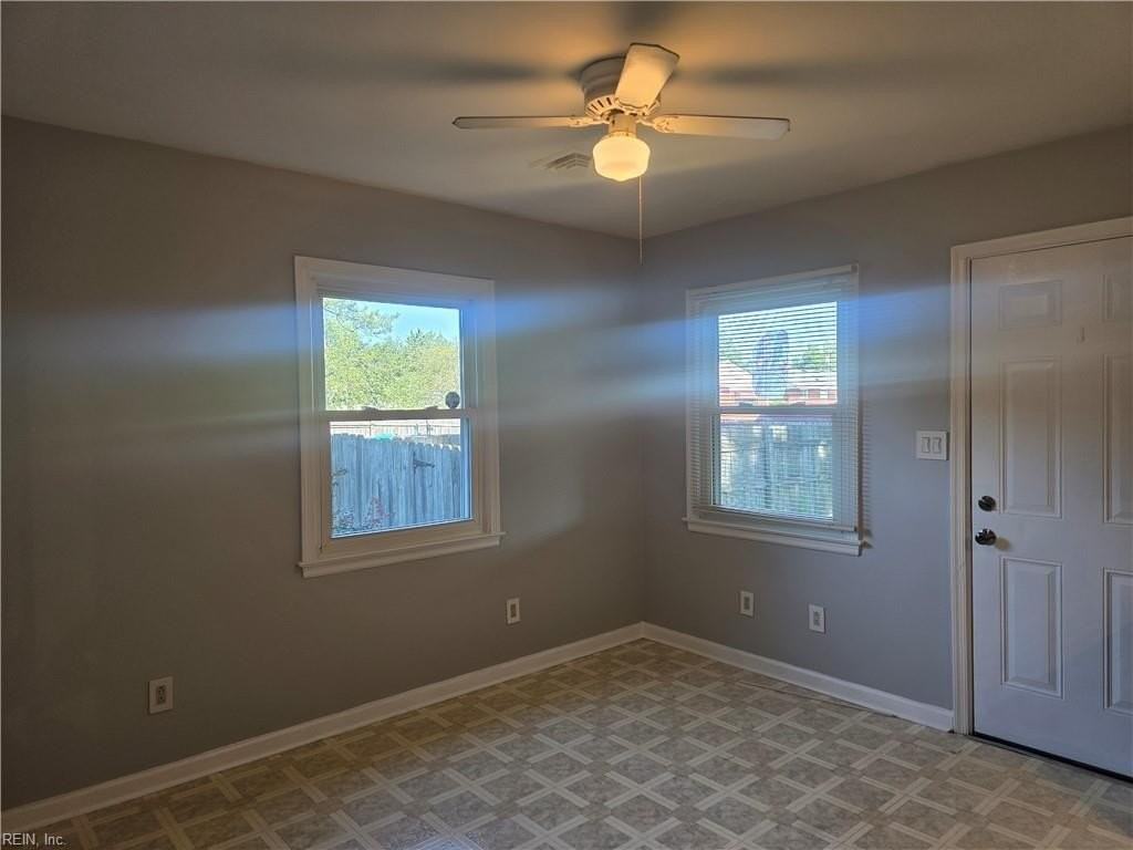 900 Bailey Pl - Photo 5 of 25