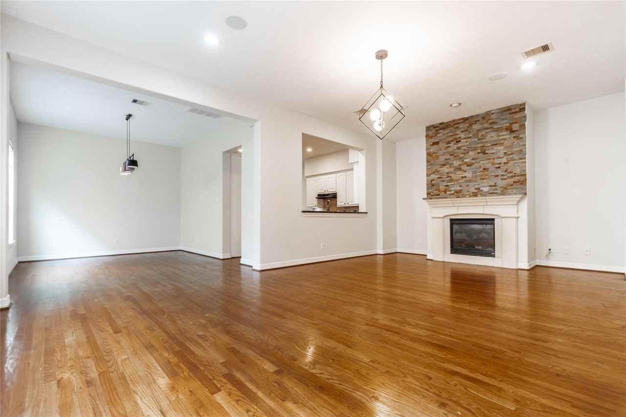 2923 Royal Oaks Crst - Photo 4 of 31