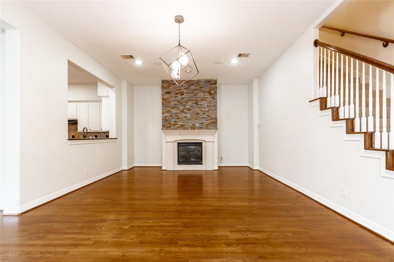 2923 Royal Oaks Crst - Photo 5 of 31