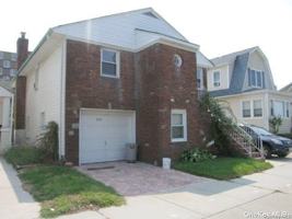 featured image of 560 E Broadway ##Side