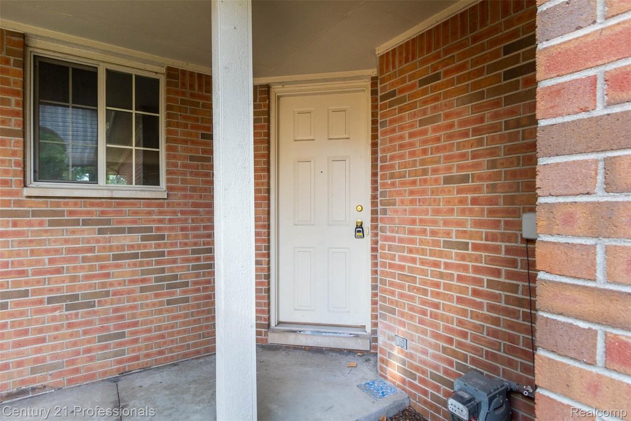 1083 Maya Court Court - Photo 4 of 37