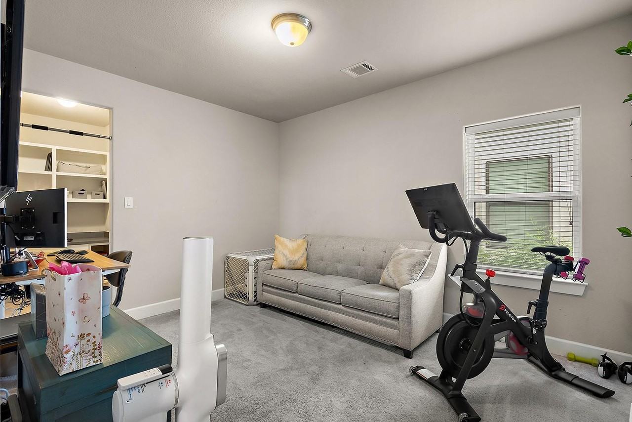 1623 W 23rd St - Photo 2 of 25