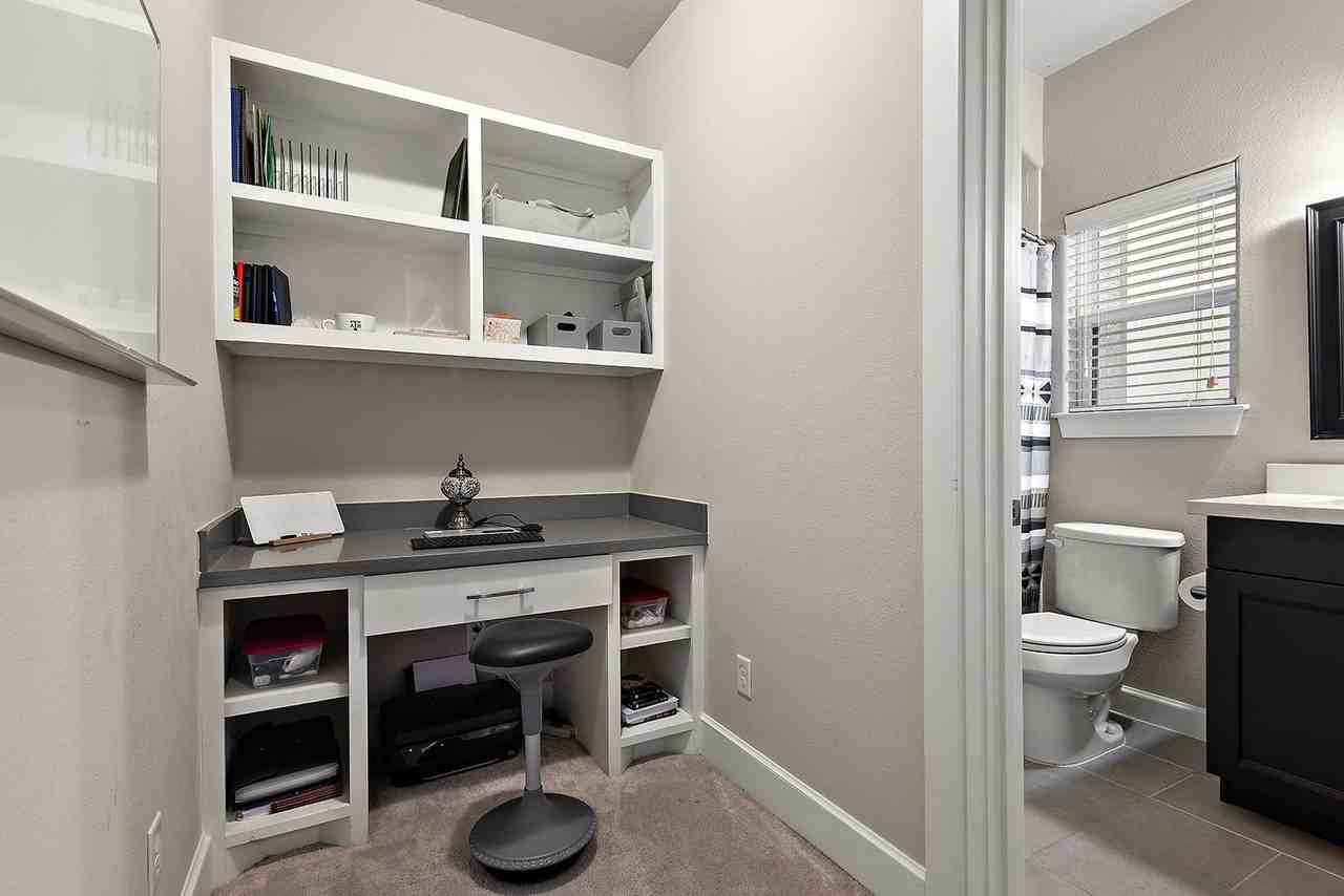 1623 W 23rd St - Photo 3 of 25