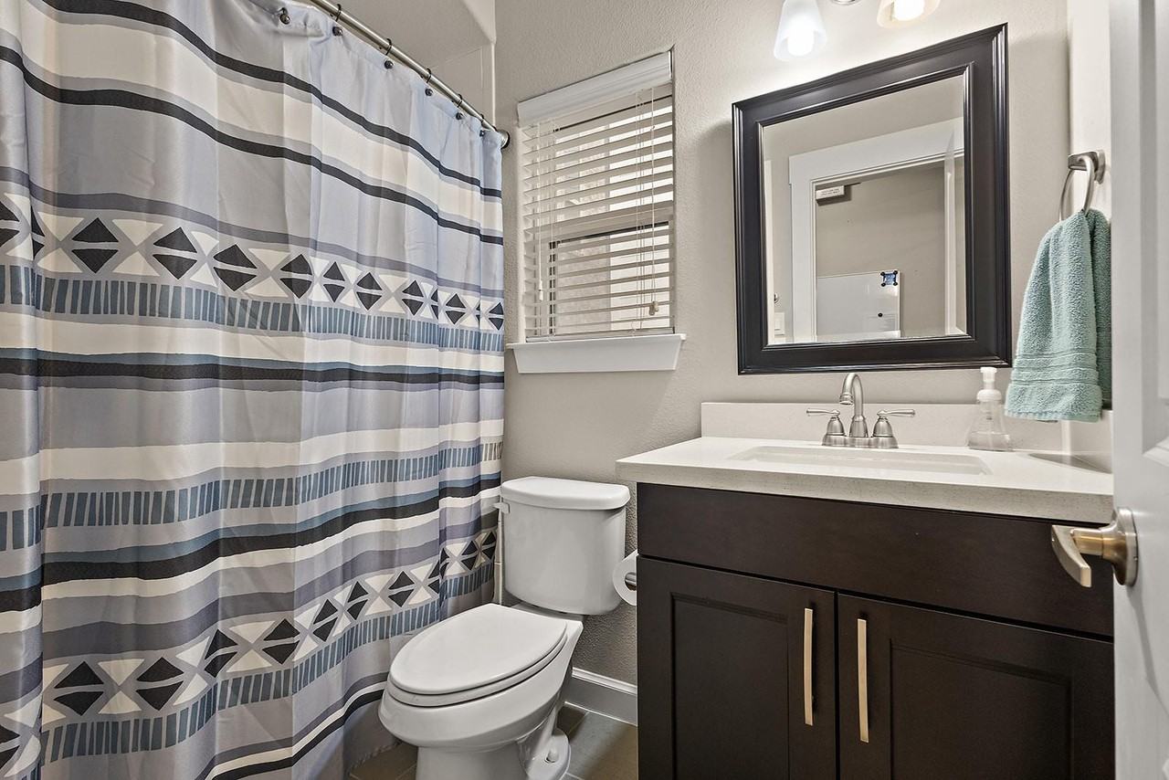 1623 W 23rd St - Photo 4 of 25