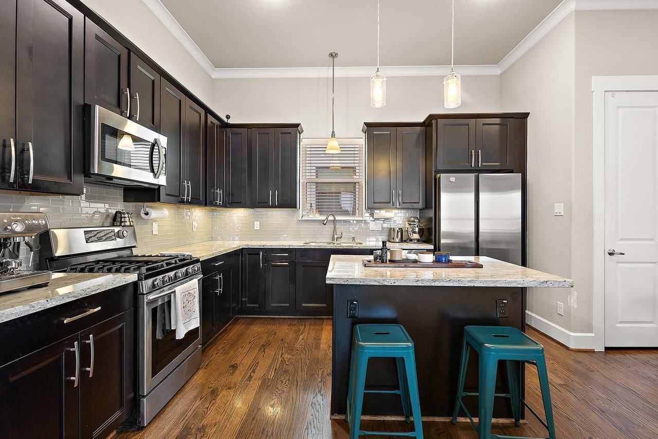 1623 W 23rd St - Photo 7 of 25