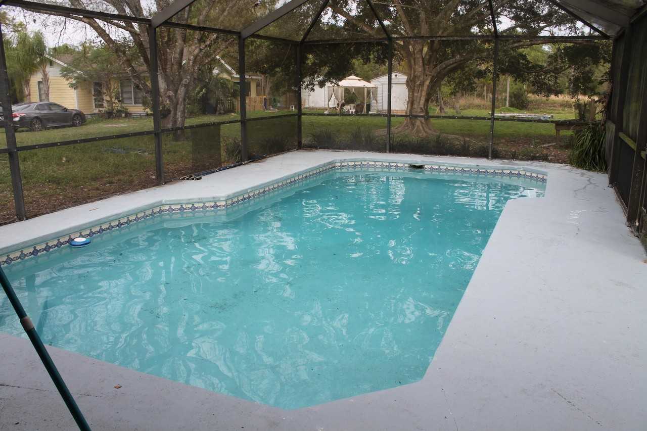 7003 Sw 39th St - Photo 2 of 15