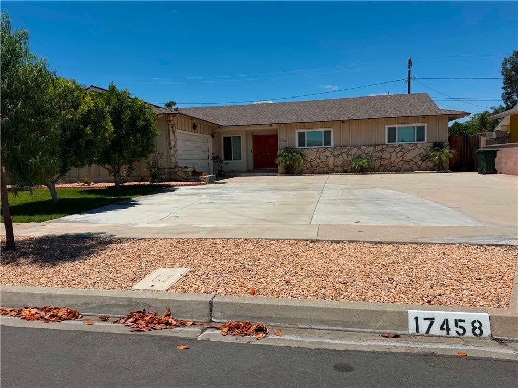 17458 Fontlee Ln - Photo 3 of 21