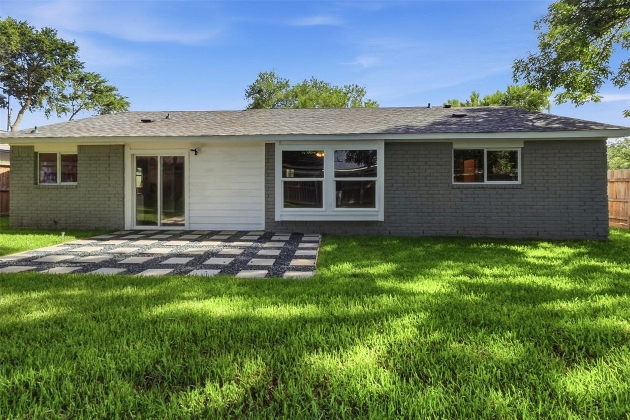 4767 Beechaven St - Photo 2 of 26