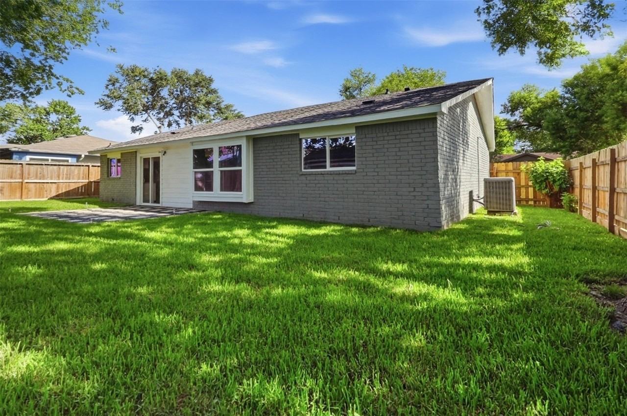 4767 Beechaven St - Photo 4 of 26