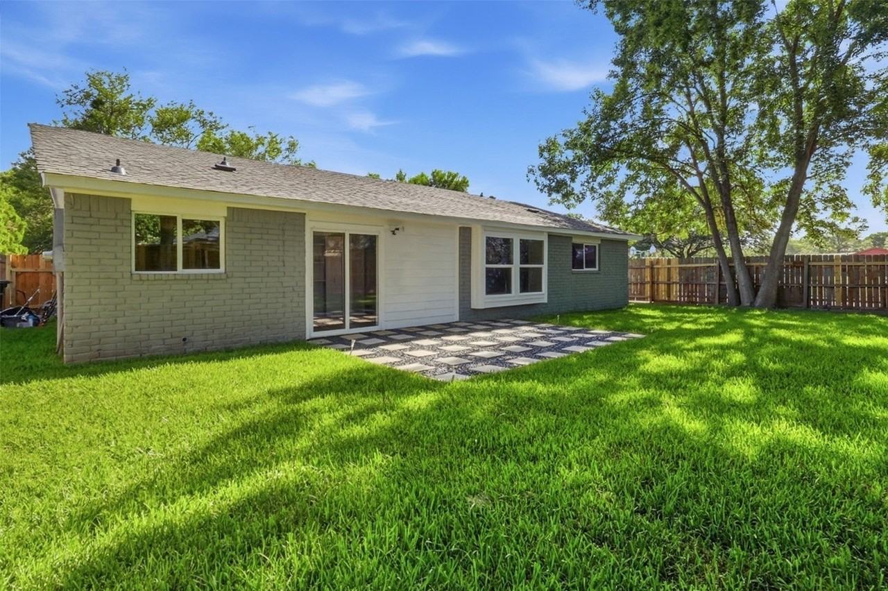 4767 Beechaven St - Photo 5 of 26