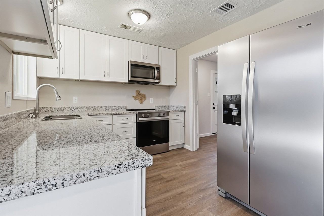 4767 Beechaven St - Photo 6 of 26