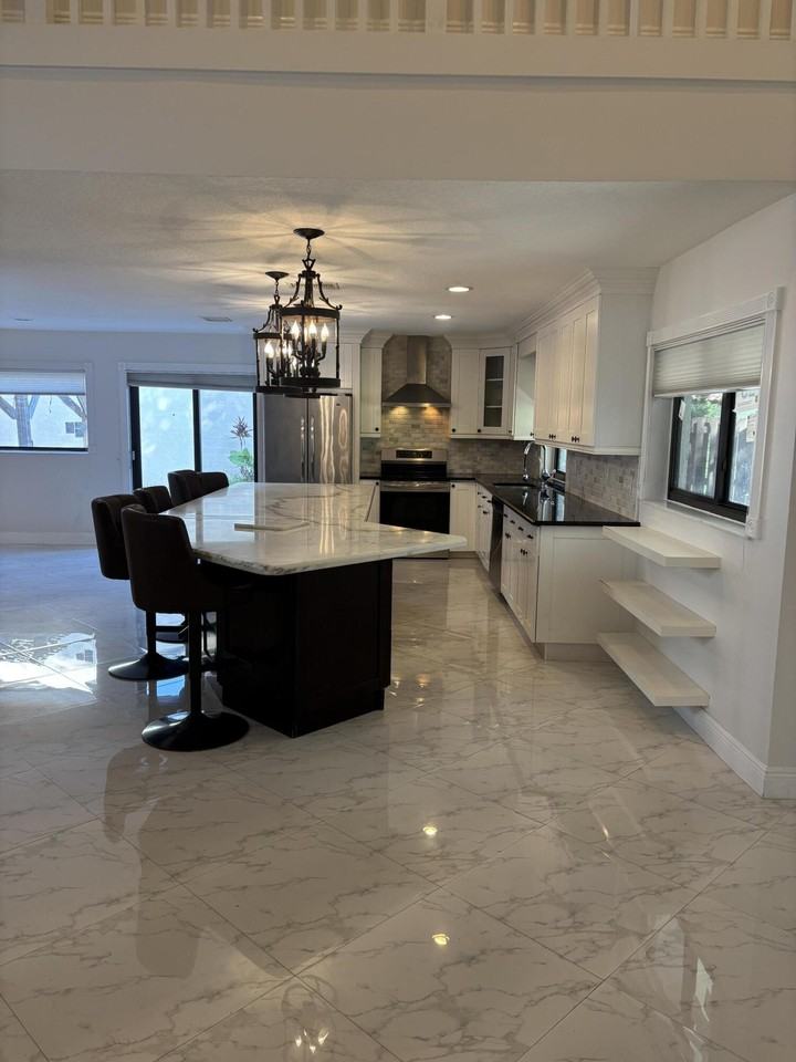 2199 Charleston - Photo 3 of 25