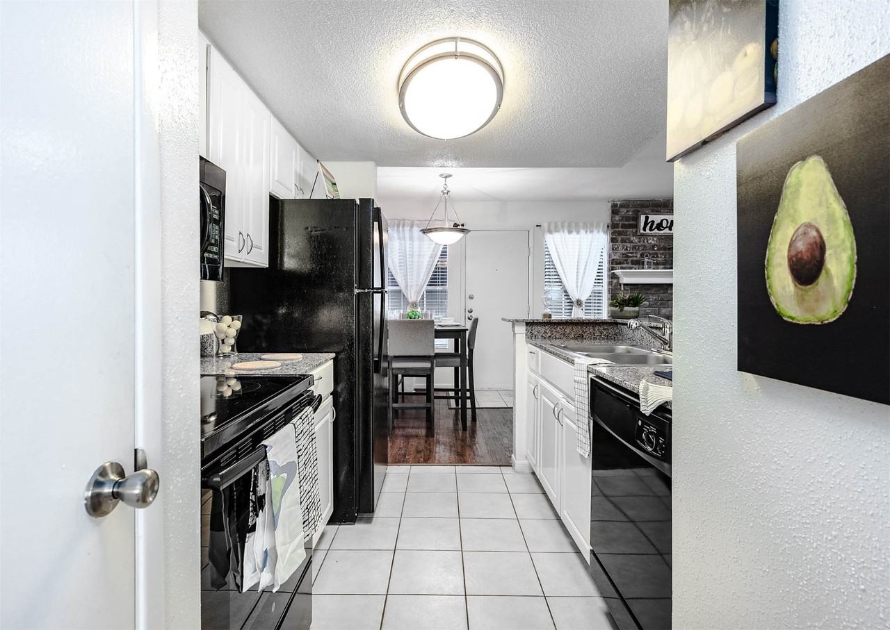 8003 Woodway Dr Apt 12b - Photo 3 of 19