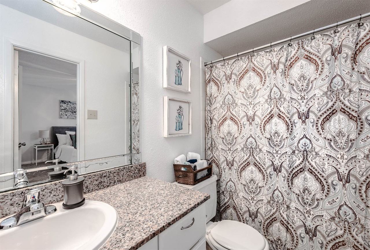 8003 Woodway Dr Apt 12b - Photo 7 of 19