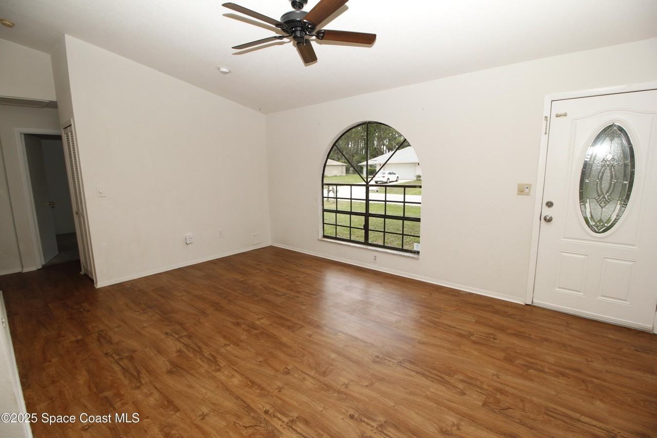 1735 Hazelton St Nw - Photo 2 of 17