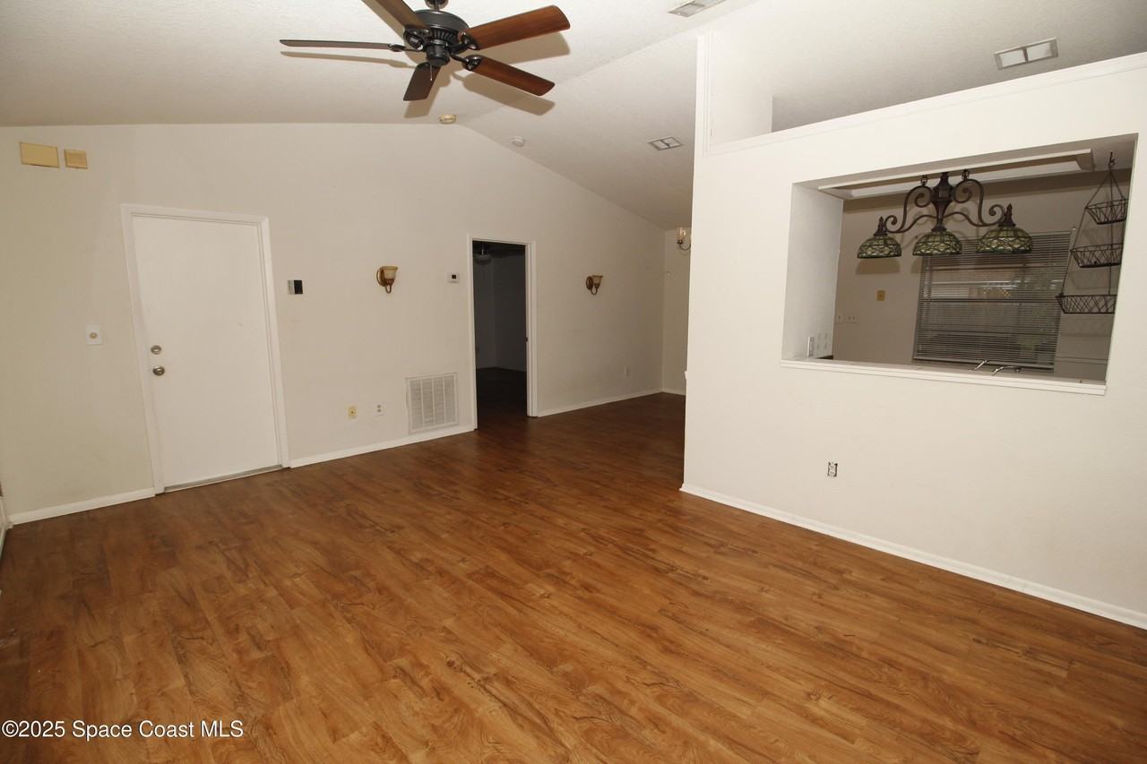 1735 Hazelton St Nw - Photo 3 of 17