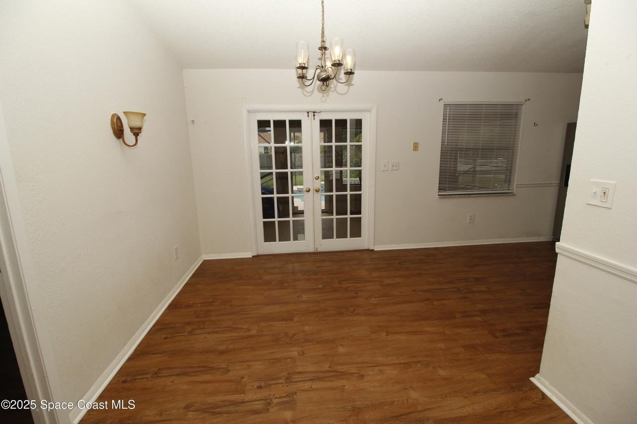 1735 Hazelton St Nw - Photo 5 of 17