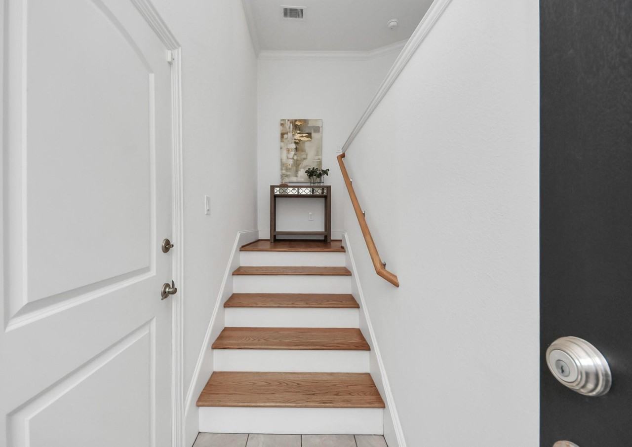 1628 W 24th St - Photo 4 of 34