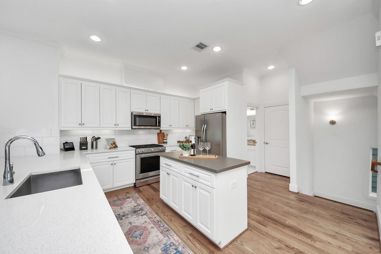 1628 W 24th St - Photo 5 of 34