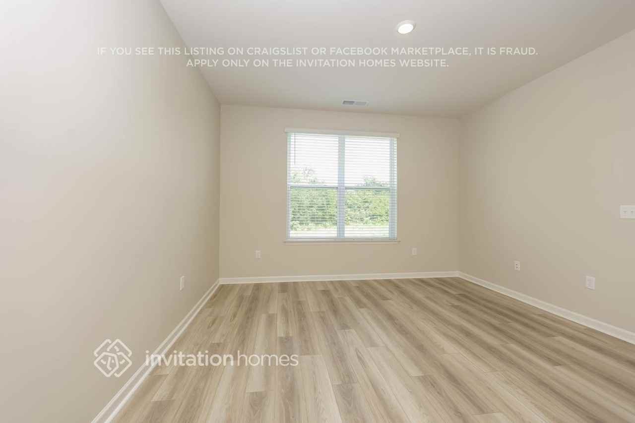 1005 Legacy Ct - Photo 4 of 26