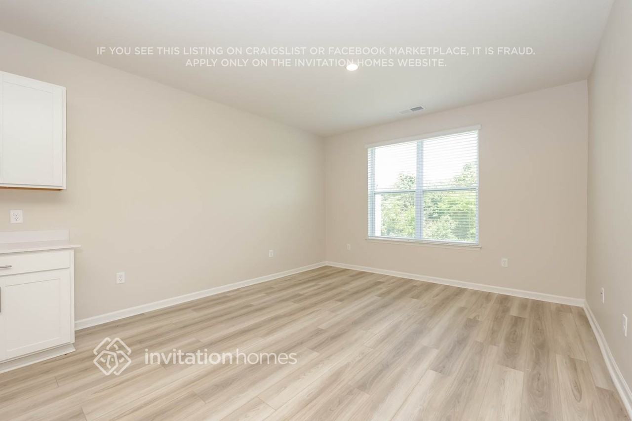 1005 Legacy Ct - Photo 5 of 26