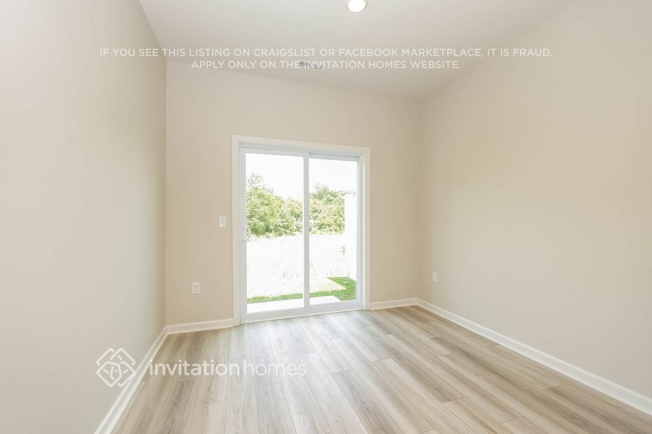 1005 Legacy Ct - Photo 7 of 26
