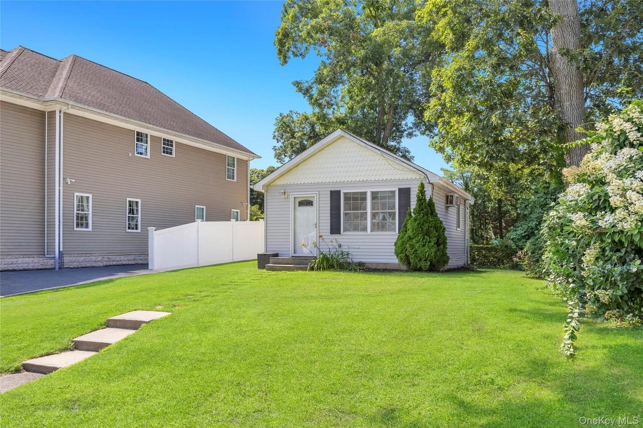 22 Maplewood Ave - Photo 3 of 21