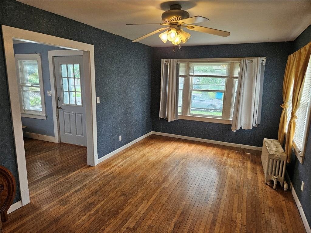 218 Wilson St - Photo 3 of 14