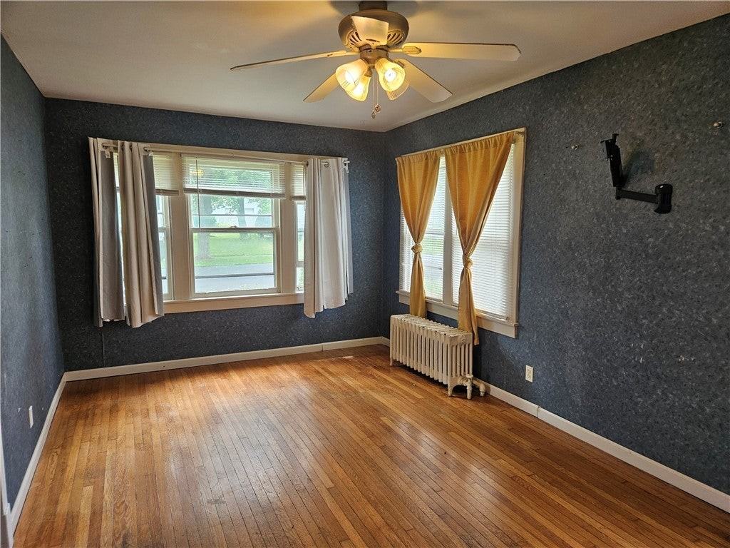 218 Wilson St - Photo 4 of 14