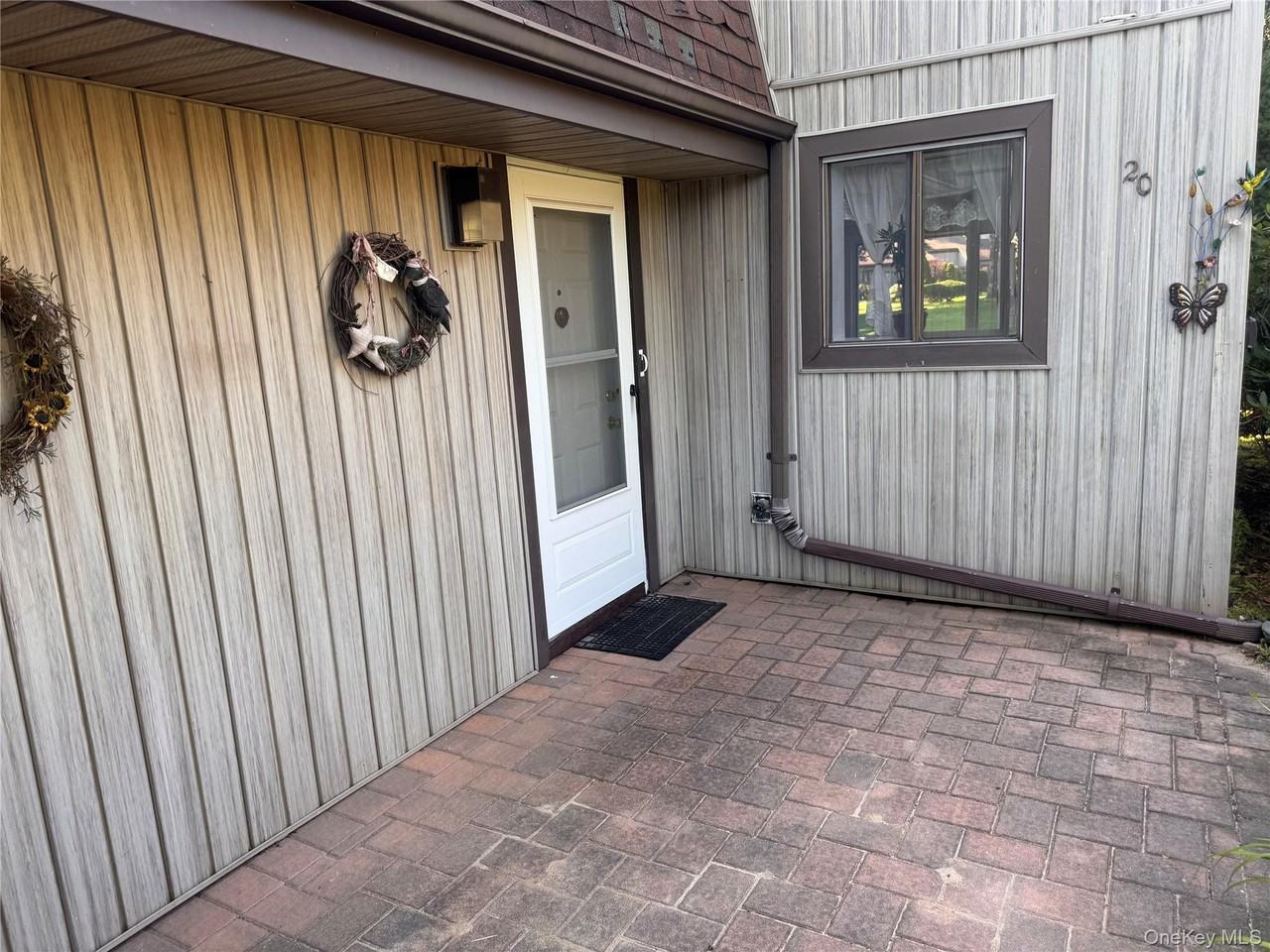 20 Strathmore Gate Dr - Photo 3 of 38
