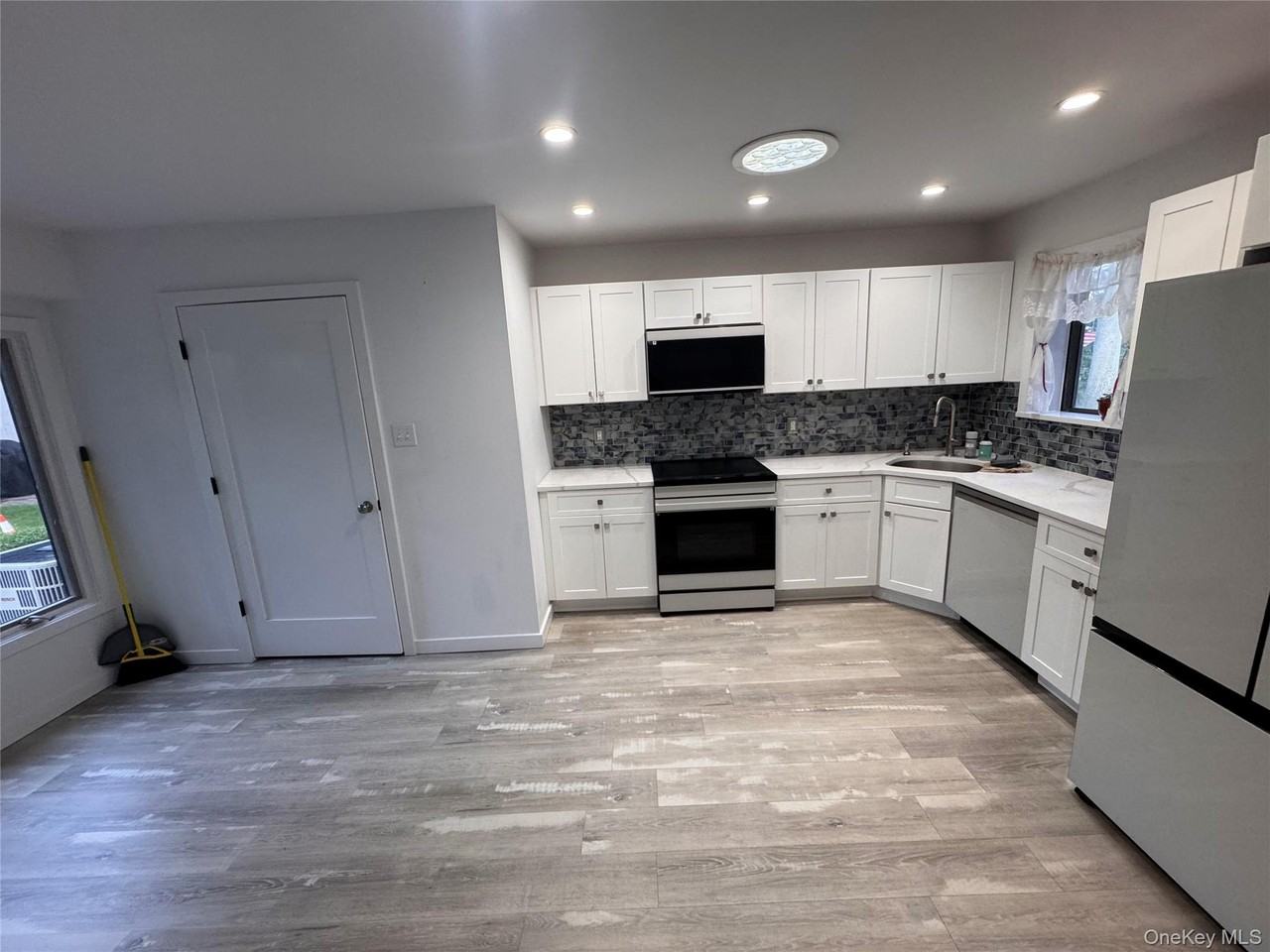 20 Strathmore Gate Dr - Photo 4 of 38