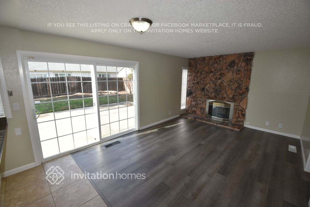 518 Woodlark Dr - Photo 4 of 12