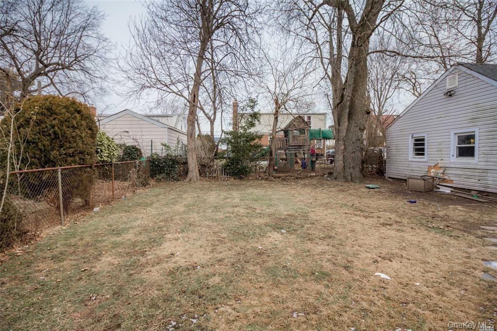 158 Rhodes Ave - Photo 5 of 6