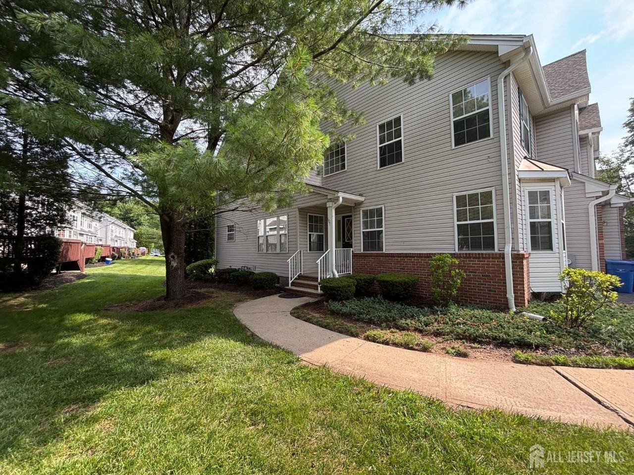 107 Amy Dr - Photo 2 of 24
