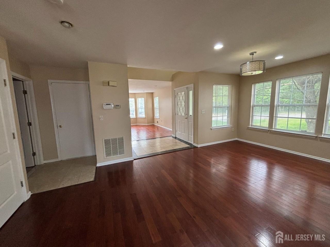 107 Amy Dr - Photo 5 of 24