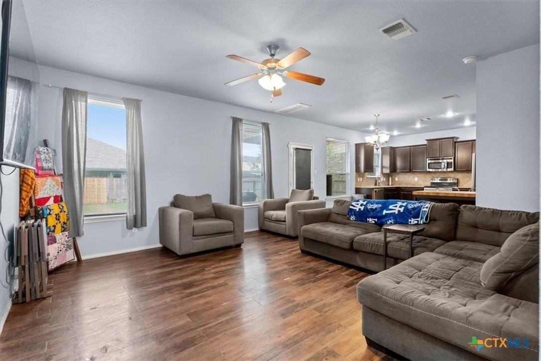 9613 Adeel Dr - Photo 4 of 34