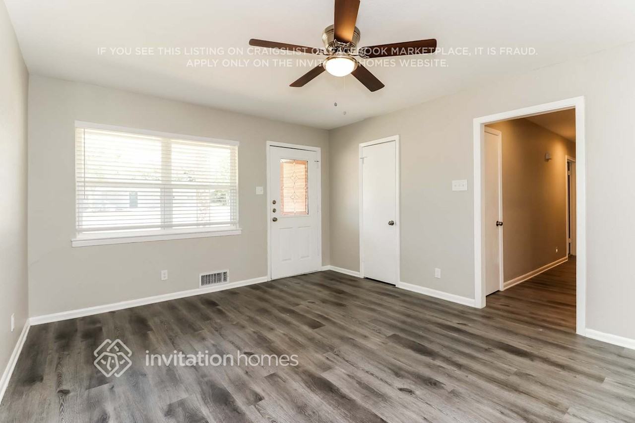 310 E Huitt Ln - Photo 2 of 14
