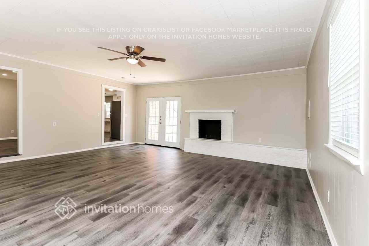 310 E Huitt Ln - Photo 3 of 14