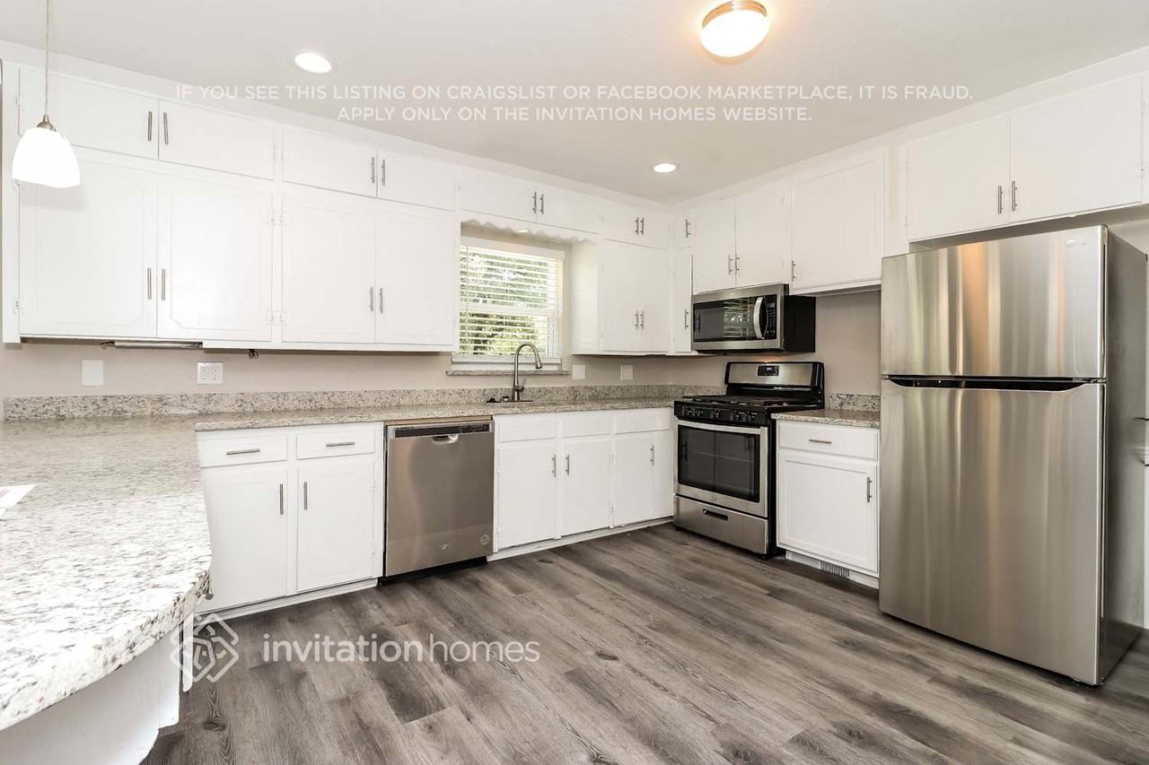 310 E Huitt Ln - Photo 6 of 14
