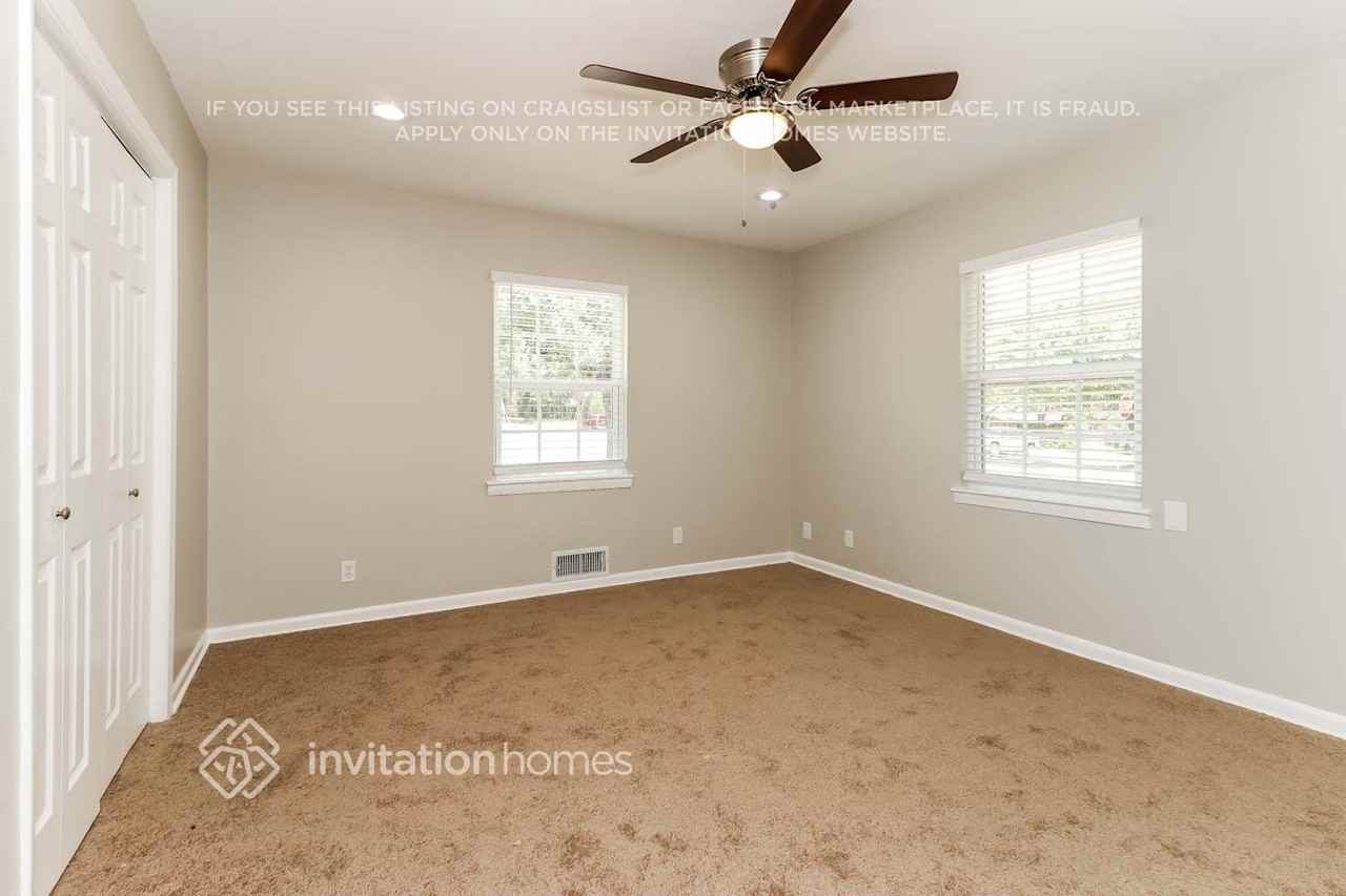310 E Huitt Ln - Photo 7 of 14