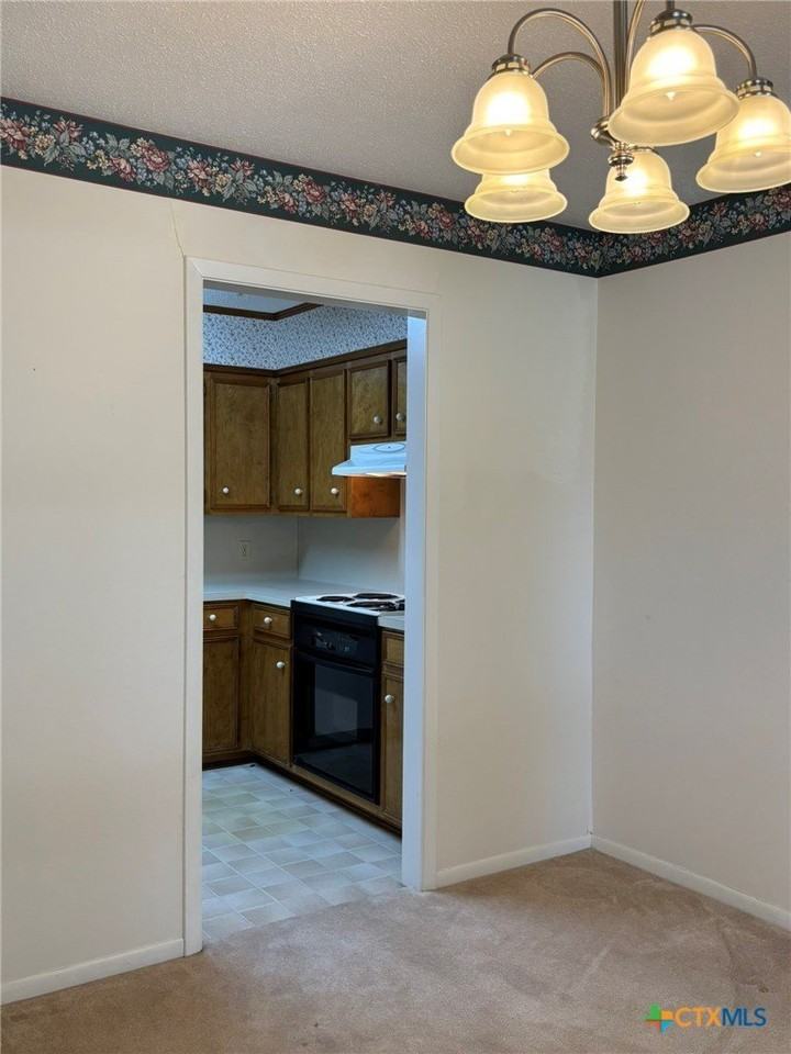 417 Ivanhoe Dr - Photo 4 of 20